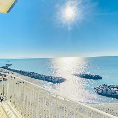 Sea View Apartment 5 Mt From The Beach Салерно Екстер'єр фото