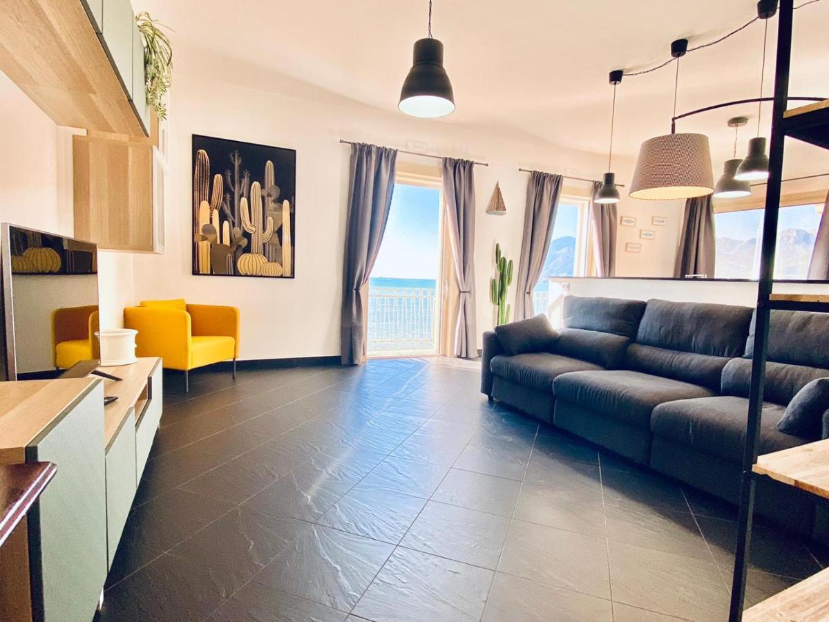Sea View Apartment 5 Mt From The Beach Салерно Екстер'єр фото