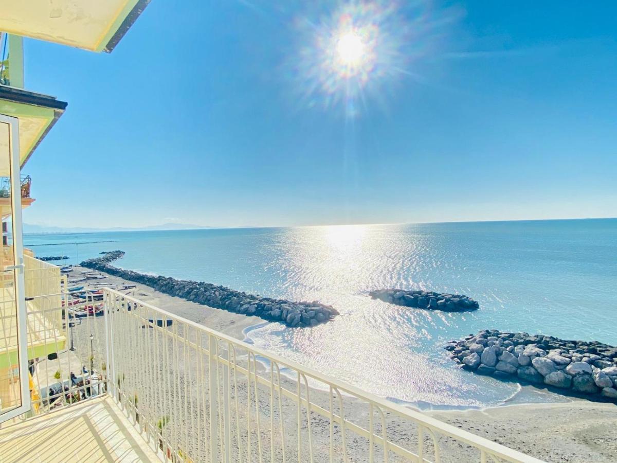 Sea View Apartment 5 Mt From The Beach Салерно Екстер'єр фото