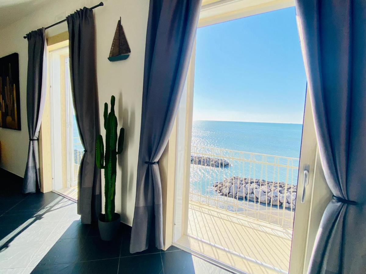 Sea View Apartment 5 Mt From The Beach Салерно Екстер'єр фото
