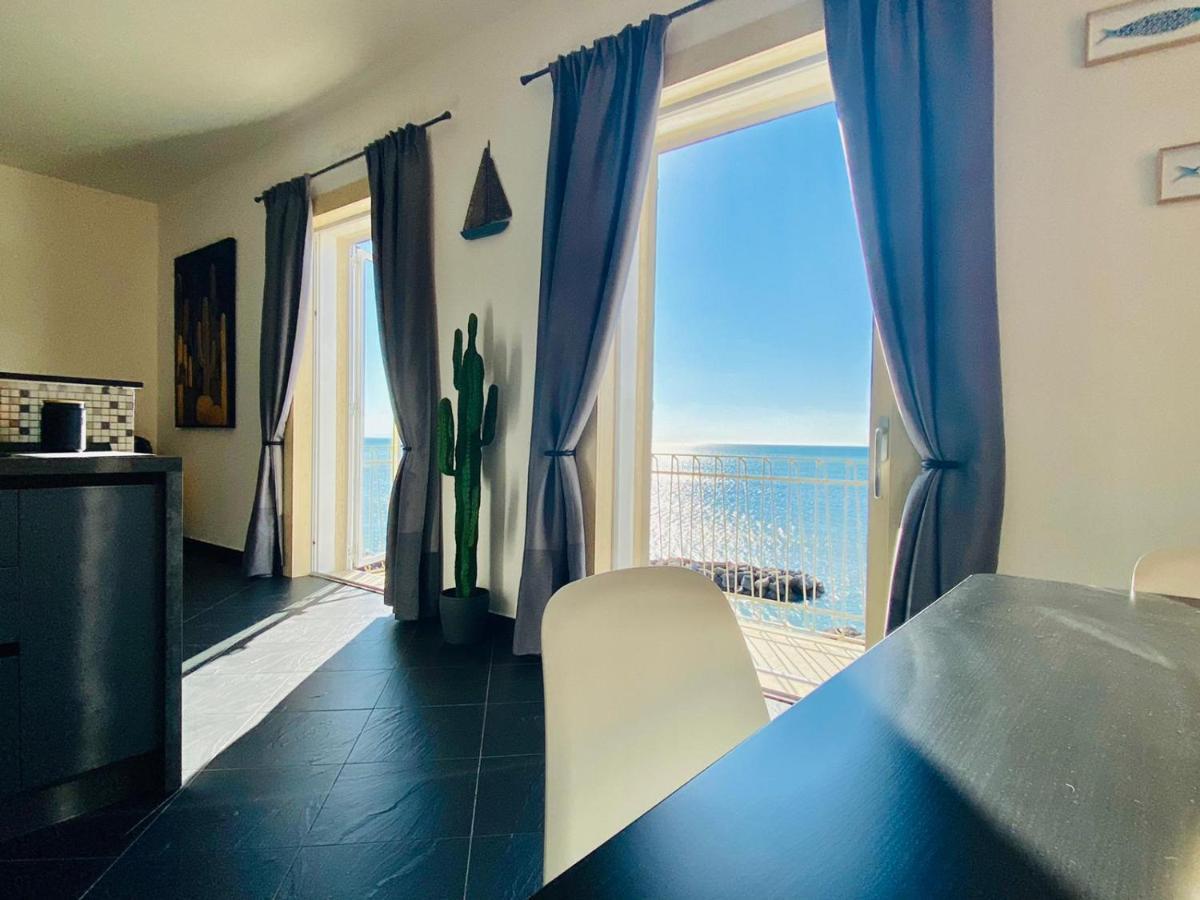 Sea View Apartment 5 Mt From The Beach Салерно Екстер'єр фото