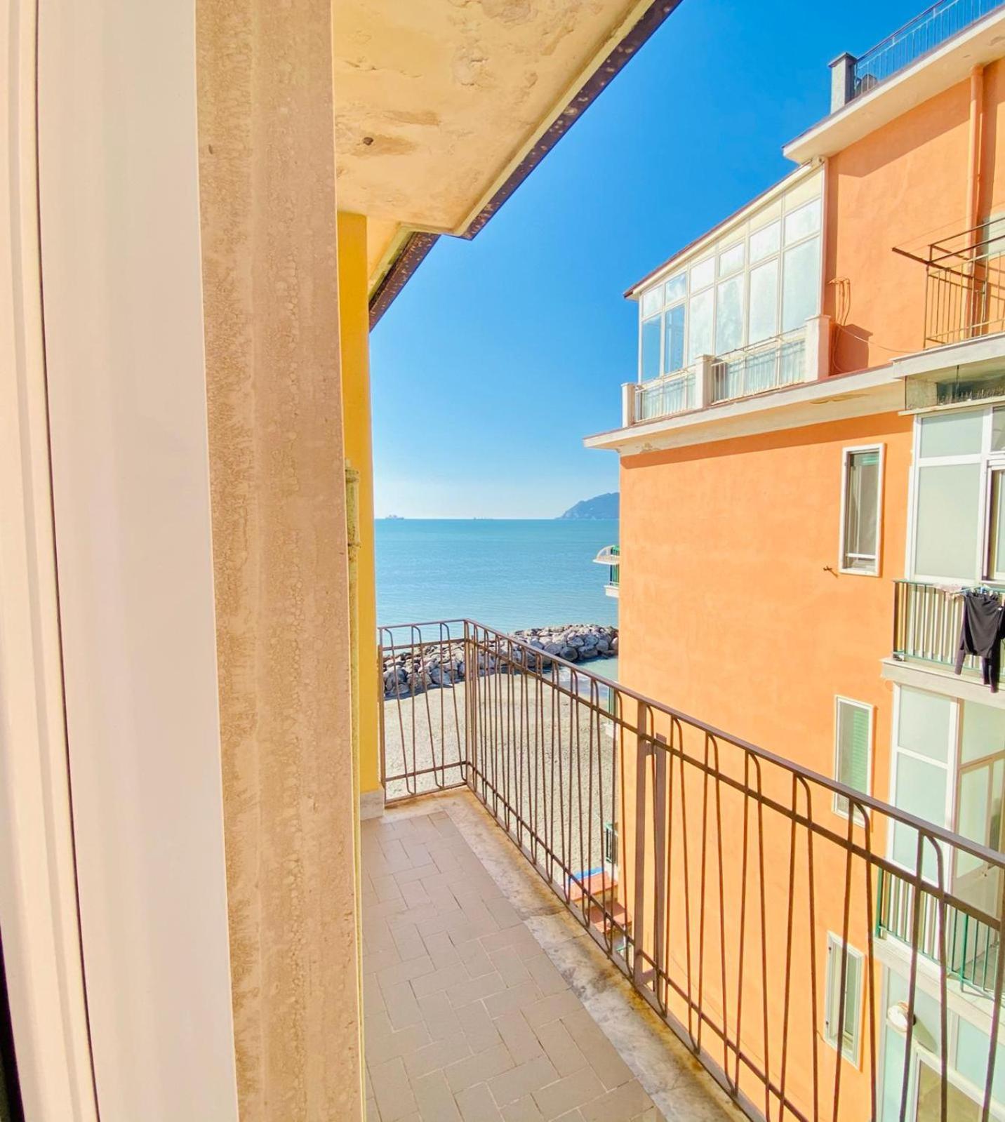 Sea View Apartment 5 Mt From The Beach Салерно Екстер'єр фото