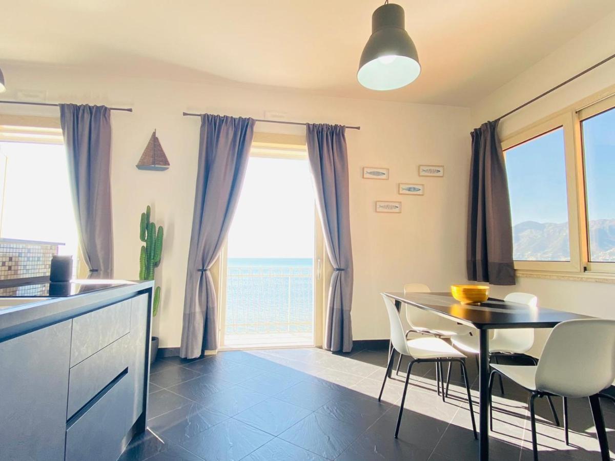 Sea View Apartment 5 Mt From The Beach Салерно Екстер'єр фото